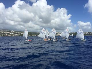 Eva Lepiece et son Optimist à la conquête de la Martinique