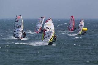 Lise VIDAL empoche ses deux premières victoires dans une finale de slalom du PWA World Tour Windsurf