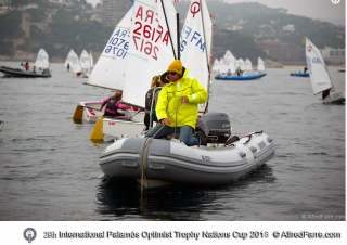 Palamos Optimist Trophy sans vent pour les Optis