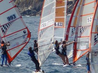 Razzia des coureurs de l'Y sur la 1ère régate de ligue Windsurf