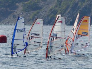 Razzia des coureurs de l'Y sur la 1ère régate de ligue Windsurf