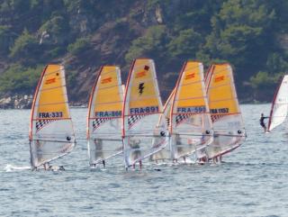 Razzia des coureurs de l'Y sur la 1ère régate de ligue Windsurf